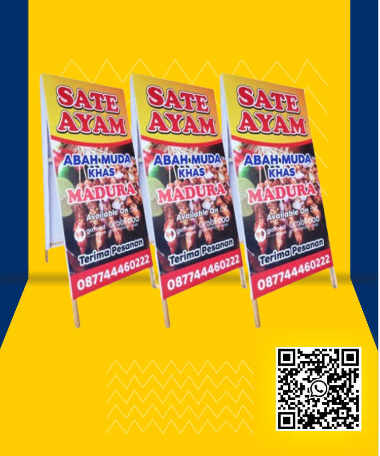 stand kayu with baner